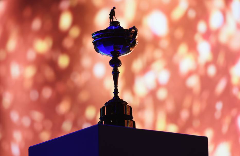 Il trofeo della Ryder Cup in corso di svolgimento in Scozia nella serata del gran gala (Getty images) 